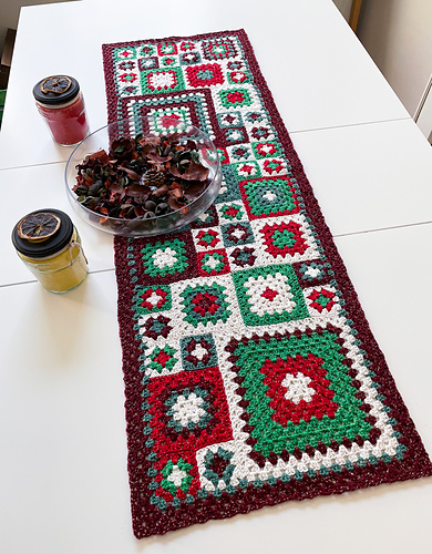 Granny Square Bordløper - Eleonora Cugini (Elendipity)