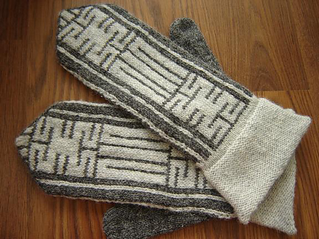 Ravelry: The Chinese Mittens POC pattern by Emma Jacobsson
