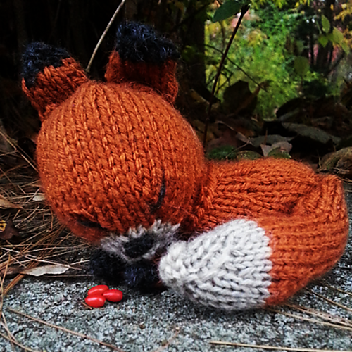 Knit Sleepy Fox Amigurumi - emilyelisabeth91