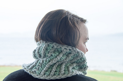 Stella Mini Cowl photo 5
