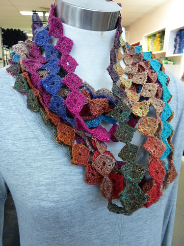 Going Around in Circles Scarf photo 3