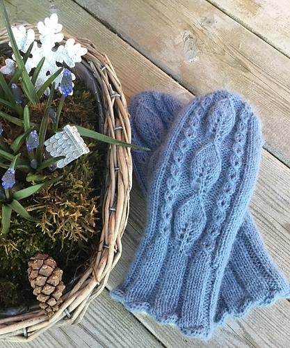 Votter med bladmønster - Anne-Lise Rørdal