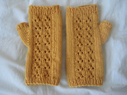 Cloverleaf Eyelet Fingerless Gloves photo 5