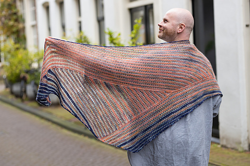 Barcelona_Breeze_Shawl_1_mediu