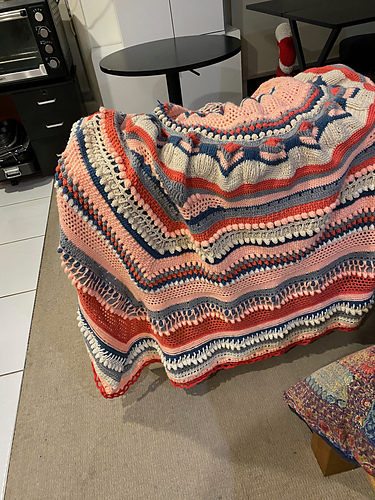 Fersken Mandala Strikket Teppe - Fela Duce