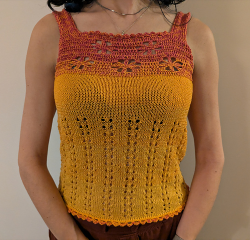 Kniched top
