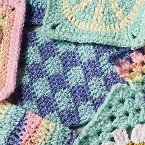 Ravelry: Checkered Granny Square pattern by Forest Threads