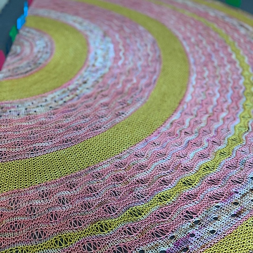 Ravelry: Free Dive pattern by Laura Dobratz