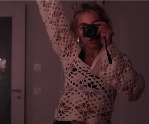 Crochet flower sweater photo 3