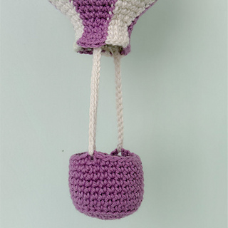 The pattern is almost no sew. The only sewing required is in attaching the top of the chains into the balloon.