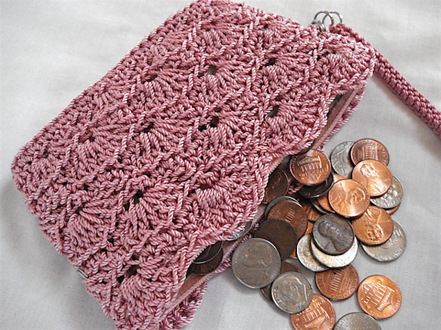 Ravelry: Rippled Shells Coin Purse pattern by Lisa Mills