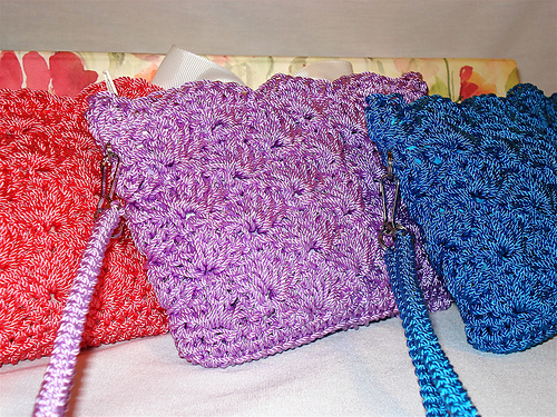 Ravelry: Nestled Shells Coin Purse pattern by Lisa Mills