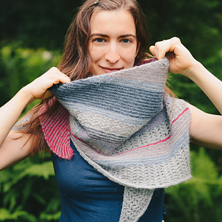 Ravelry: Pieces Of My Heart Shawl pattern by Gabrielle Vézina