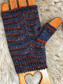 Ravelry: Herringbone Fingerless Mitts for CSM pattern by Megan Dwyer