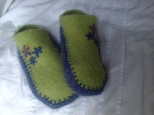 EZ to-needle felted slipper pattern - gretchenbuwalda