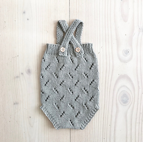 Enkel romper med hullmønster - knitspirated