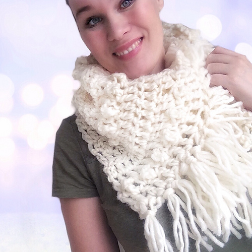 Scarf with bubbles and fringes photo 2