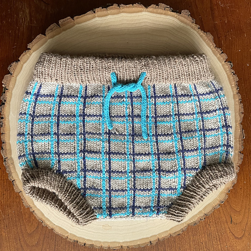 Ravelry Tartan Baby Bloomers pattern by Sandra Magalhães