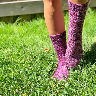 Ravelry: Berry Basket Socks pattern by Kam - handknitbykam