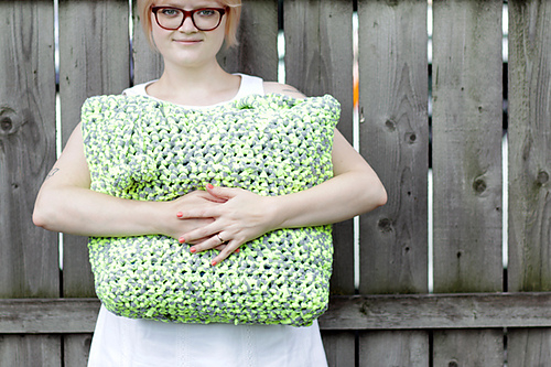 Crochet T-shirt Yarn Tote photo 4