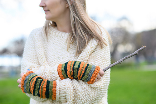 Coraline Wrist Warmers - Louise Bollanos