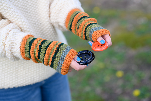 Coraline Wrist Warmers - Louise Bollanos