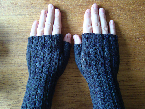Cabled unisex fingerless mittens photo 1