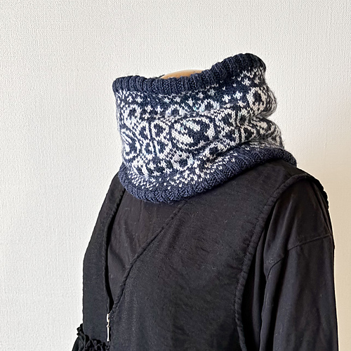 Swallows and Lily Neck Warmer