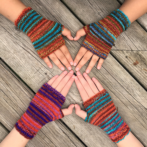 Unique Uneek Hat & Fingerless Mitts photo 4