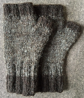 Ravelry: Mulberry Marsh Mitts pattern by Fiber of Maine