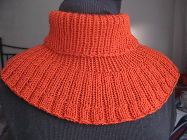Ravelry: Ribbed cowl pattern by Josée 