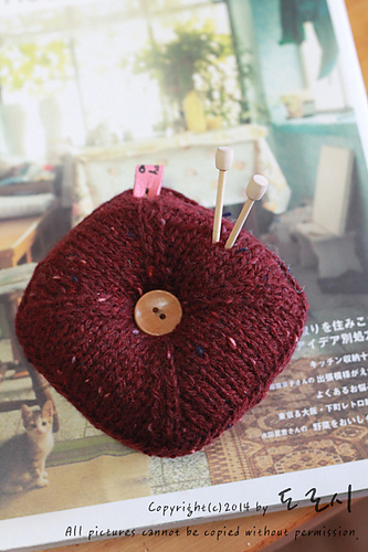 squares squares pincushion photo 3