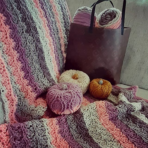 Ravelry: Fall in Love Throw pattern by Lisa van Klaveren