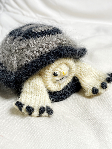 Ravelry: Turtle pattern by Yu Jeong