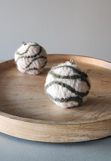Snowcap Bauble