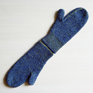 Ravelry: horoshogromko's 2019-05 no-break helical reverse mittens