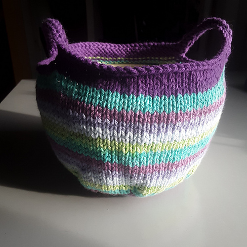 Ravelry Bowl Holder pattern by Heather Janney