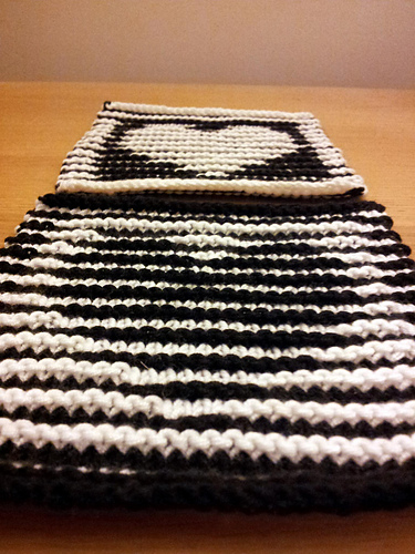 Black & White Valentine Heart Illusion Knitting photo 7