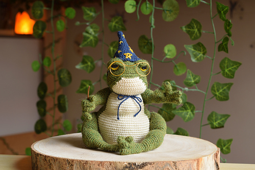Patsu the Frog – Grumpy Wizard