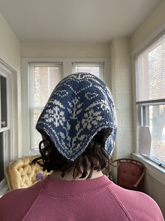 worked at fingering weight on size 2 needles with cascade 220 fingering (recommended)