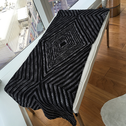 Ravelry Four Triangle Shawl pattern by Iris Schreier