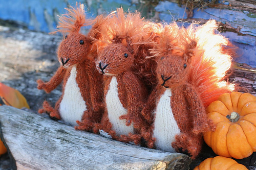 Ravelry: Red Squirrel Sisters pattern by Jackie Jeffery