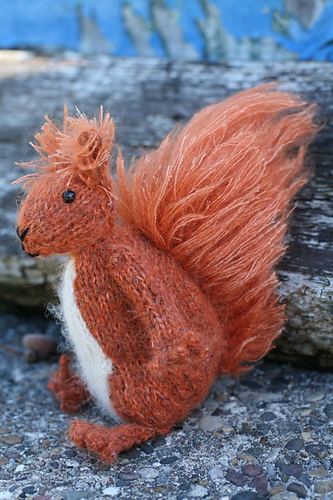 Ravelry: Red Squirrel Sisters pattern by Jackie Jeffery