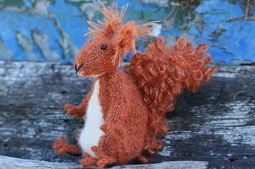 Ravelry: Red Squirrel Sisters pattern by Jackie Jeffery