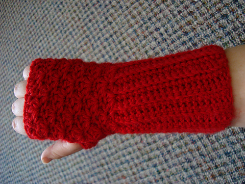 Garnet Beret & Fingerless Gloves photo 1