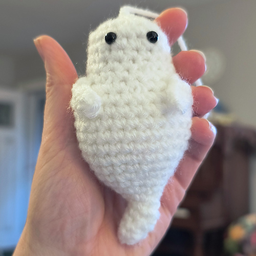 Tiny chonky ghost