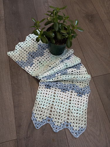 Granny Chevron Table Runner photo 6