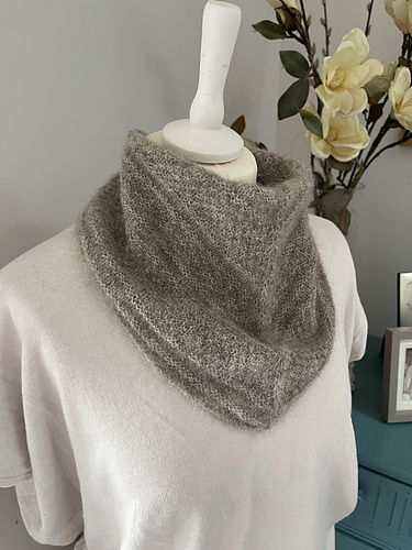 Loretto Road Cowl photo 3