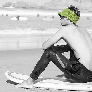 This headband was made using a slightly thicker yarn
from an unknown brand.