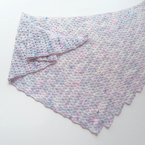 Ravelry: Yuzuki Shawl pattern by Aki Kasaishi